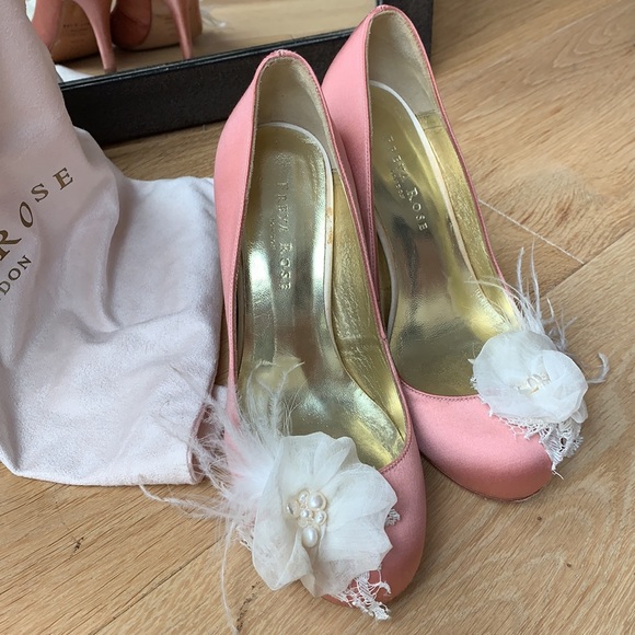 🦄 Freya Rose satin heels with romantic feather accent - Picture 3 of 12